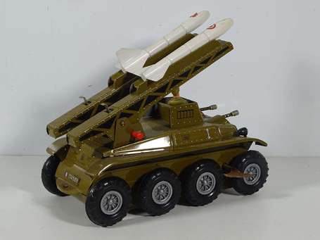 Joustra - Véhicule militaire à roues lance fusées 