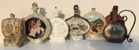 Flasques - Six flacons en porcelaine ou céramique.