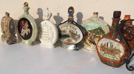 Flasques - Six flacons en porcelaine ou céramique.