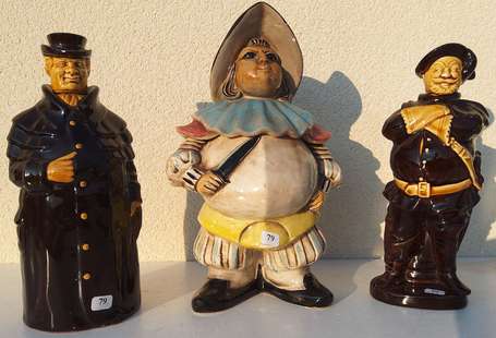 Hommes d'armes - Trois flacons en porcelaine.