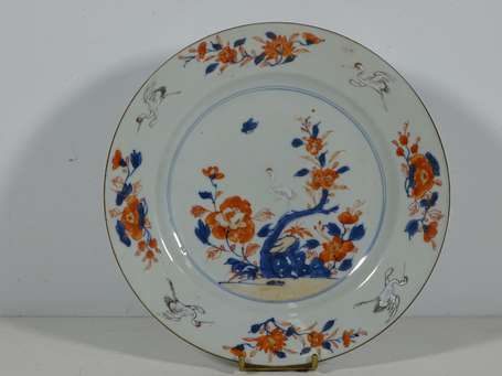 CHINE - Assiette en porcelaine à décor floral 