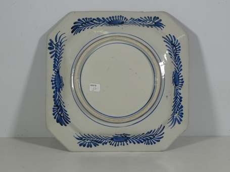 JAPON - Plat octogonal en porcelaine à décor Imari