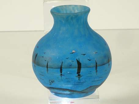 GEO - Petit vase en verre marmoréen bleuté à décor