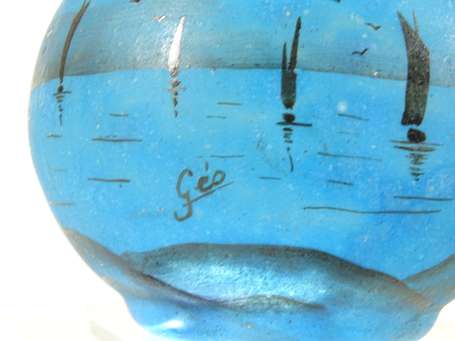 GEO - Petit vase en verre marmoréen bleuté à décor