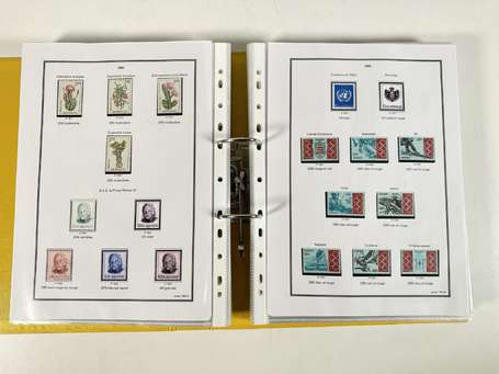 Dans 2 albums, timbres de Monaco Anciens et 