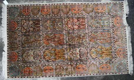 Tapis Cachemire indien décor en damier de mihrab 
