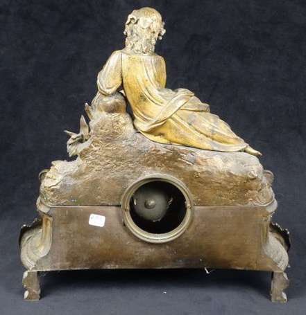Pendule romantique en marbre blanc et bronze doré 