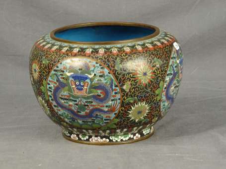 JAPON - Cache-pot en émaux cloisonnés à décor de 