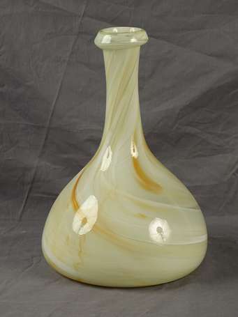 KOSTA BODA Vase bouteille en verre nuancé blanc et