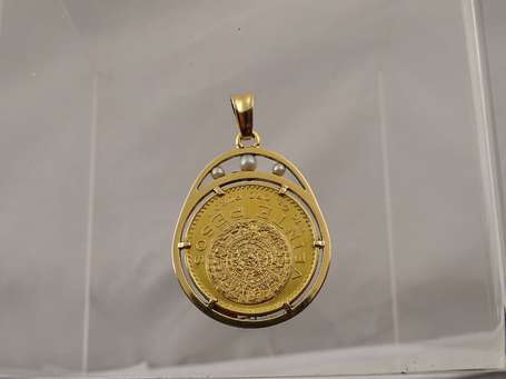 Médaillon pendentif en or 750 °/°°° il est monté 