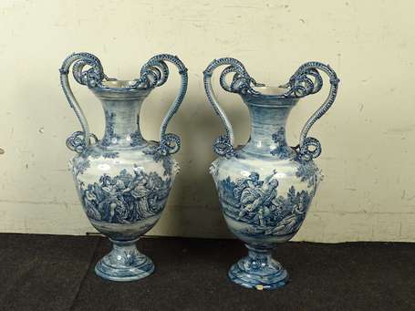 ITALIE -Paire de vases balustre à piédouche en 