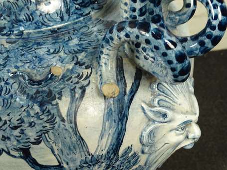 ITALIE -Paire de vases balustre à piédouche en 