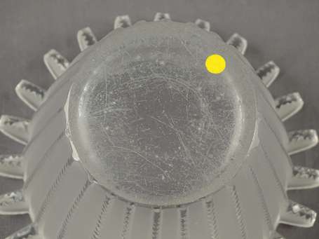 LALIQUE - Vase modèle Royat en verre moulé pressé.