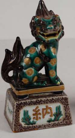 Couple de chien de Fo en porcelaine polychrome. 