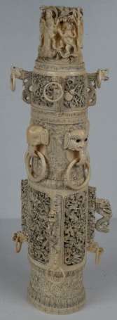 Vase couvert en ivoire décor de dragons en 