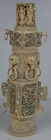 Vase couvert en ivoire décor de dragons en 