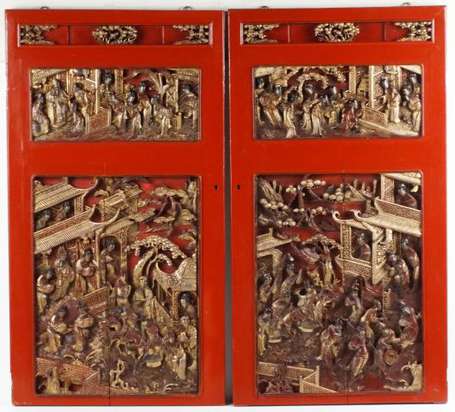 Deux portes de lit Ningpo en laque rouge et or à 