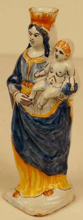 Vierge à l'Enfant Sujet en faïence camaïeu jaune 
