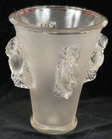 Lalique Vase tronconique en verre moulé pressé 