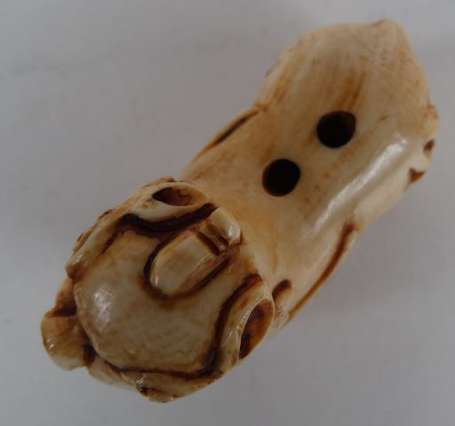 CHIEN DE FAO Netsuke en ivoire.