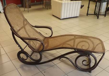 Thonet - Chaise longue en bois courbé, le dossier 