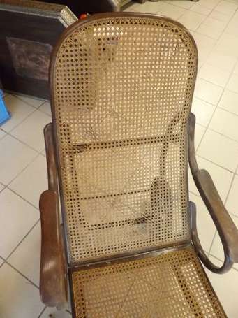 Thonet - Chaise longue en bois courbé, le dossier 