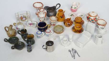 Lot divers accessoires et dinettes toutes époques 