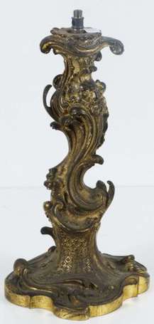Pied de lampe en bronze doré de style Rocaille, à 