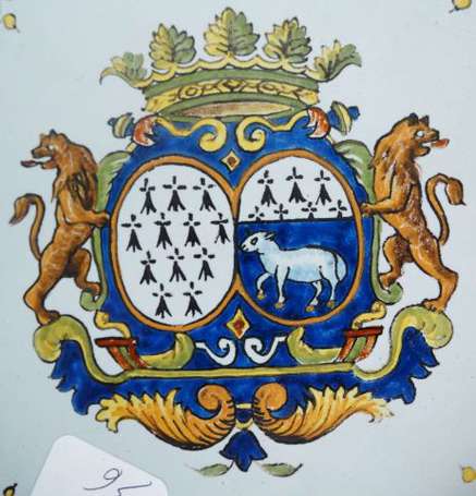 Quimper. Bannette octogonale en faïence polychrome