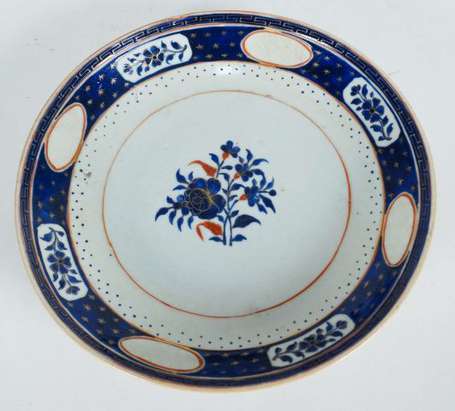 Chine. Assiette en porcelaine de la Compagnie des 