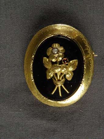 Broche en or jaune 18K (750°/00) montée d'un 