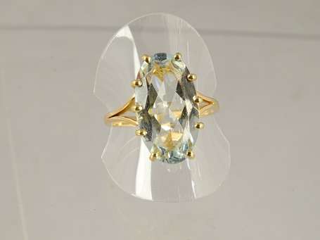 Bague en or jaune 18K (750°/°°) marquise sertie 