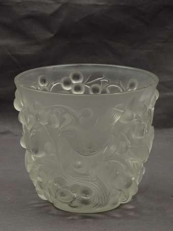 LALIQUE - Vase Avallon En verre moulé pressé. 