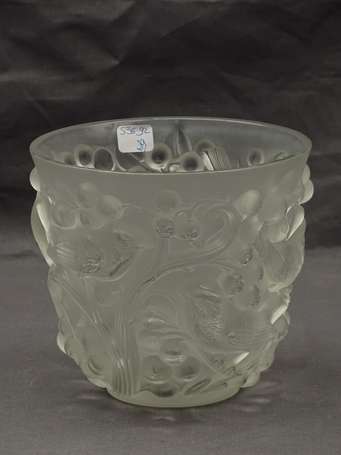 LALIQUE - Vase Avallon En verre moulé pressé. 