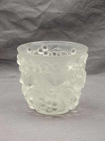 LALIQUE - Vase Avallon En verre moulé pressé. 