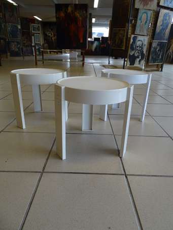 Table gigogne ronde, 3 éléments en plastique blanc