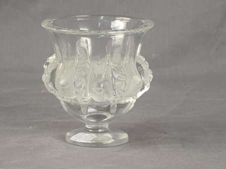 LALIQUE - Coupe sur piédouche en verre pressé 