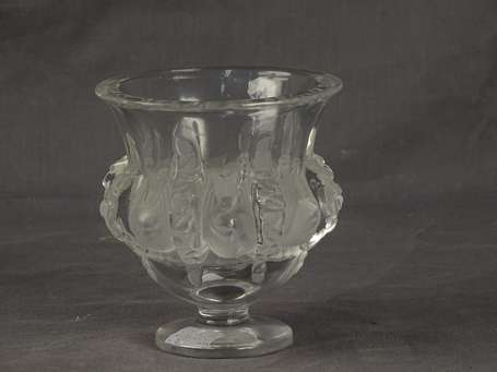 LALIQUE - Coupe sur piédouche en verre pressé 