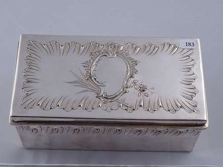Boite en argent à décor de peignés et d'un 