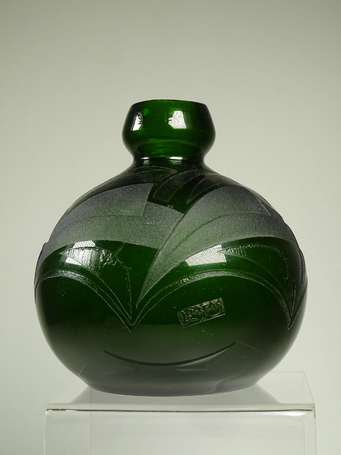 LEGRAS - Vase boule à petit col en verre vert 