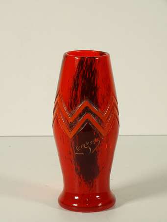 LEGRAS - Vase en verre marmoréen rouge à décor de 