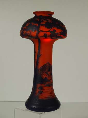 BURGSTHAL Richard (1894-1944) - Vase de forme 