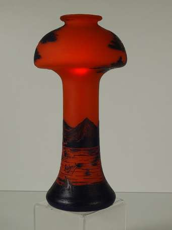 BURGSTHAL Richard (1894-1944) - Vase de forme 