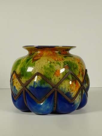 DAUM Nancy et MAJORELLE- Vase pansu en verre 