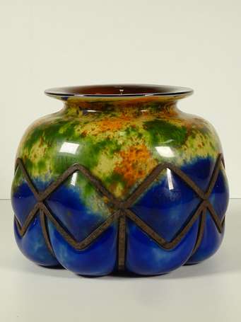 DAUM Nancy et MAJORELLE- Vase pansu en verre 