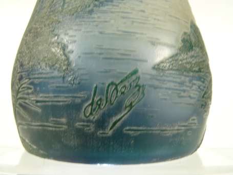 DESEZ - Vase piriforme à haut col renflé en verre 