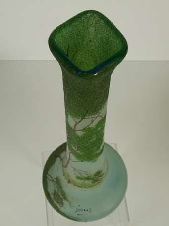 LEGRAS - Vase à haut col en verre multicouche à 
