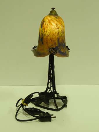 Lampe champignon, l'abat-jour en verre marmoréen, 