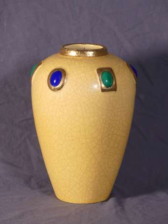 LONGWY - Vase en faïence fine émaillée jaune, 