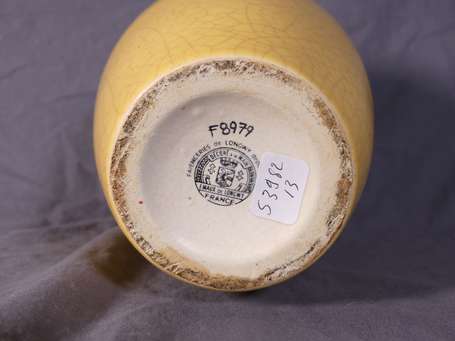 LONGWY - Vase en faïence fine émaillée jaune, 